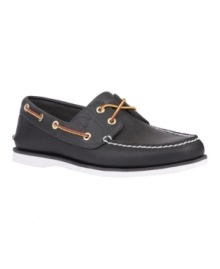 A cool complement to any dressed-down look, these timeless Timberland deck shoes make a great choice for any modern guy. A cool complement to any dressed-down look, these timeless Timberland deck shoes make a great choice for any modern guy.