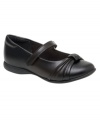 For day or night, these stylish leather Calista shoes have her covered. Comfortable enough for daytime play--plus the style she needs for a night out on the town!