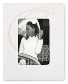 Your happiest memories, wrapped up in a silver bow! kate spade brings the modern Belle Boulevard motif to this white porcelain frame, a picture-perfect balance of grace and whimsy. Your happiest memories, wrapped up in a silver bow! kate spade brings the modern Belle Boulevard motif to this white porcelain frame, a picture-perfect balance of grace and whimsy.