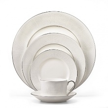 Ivory Trellis draws upon a universal labryrinth-like symbol of continuity, stability, and eternity. The subtle tonal pattern rimmed with a solid platinum line forms a captivating border on a white-based bone china plate. Ivory Trellis draws upon a universal labryrinth-like symbol of continuity, stability, and eternity. The subtle tonal pattern rimmed with a solid platinum line forms a captivating border on a white-based bone china plate.