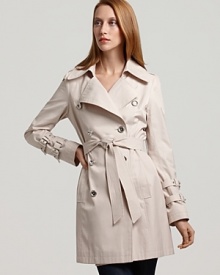 Double belted cuffs lend a chic, modern update to this classic trench from Via Spiga.