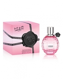 Flowerbomb reinvents itself in La Vie en Rose. The sparkling Limited Edition Eau de Toilette is a fresher, lighter version of the iconic Flowerbomb fragrance, for a burst of endless happiness and the power to see life in pink. Flowerbomb reinvents itself in La Vie en Rose. The sparkling Limited Edition Eau de Toilette is a fresher, lighter version of the iconic Flowerbomb fragrance, for a burst of endless happiness and the power to see life in pink.