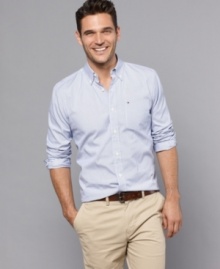 All-American cool. This Tommy Hilfiger shirt gives you the clean, classic look you like.