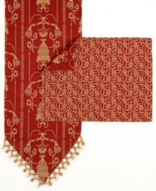 Prepare your table for an elegant meal with the Vase placemat, featuring an allover swirling floral pattern in dramatic red and gold hues. Prepare your table for an elegant meal with the Vase placemat, featuring an allover swirling floral pattern in dramatic red and gold hues.