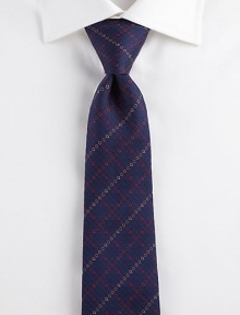 An Italian silk style with impeccable design and presentation, accented with the signature gancini print.SilkDry cleanMade in Italy An Italian silk style with impeccable design and presentation, accented with the signature gancini print.SilkDry cleanMade in Italy