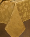 Elegance with an autumnal twist. Featuring a leafy damask pattern in radiant gold, this Homewear tablecloth outfits harvest tables in seasonal splendor.