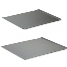 With a single raised edge for greater capacity, this Calphalon cookie sheet promises a lifetime of delicious baking. The durable nonstick coating provides long lasting durability while the aluminized steel construction resists rust. With a single raised edge for greater capacity, this Calphalon cookie sheet promises a lifetime of delicious baking. The durable nonstick coating provides long lasting durability while the aluminized steel construction resists rust.