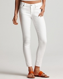 Super sleek for warm-weather chic, these Vince white cropped jeans go the distance on your getaway--perfect for daytime excursions with a cotton tee or elegant at night with a silk tunic.