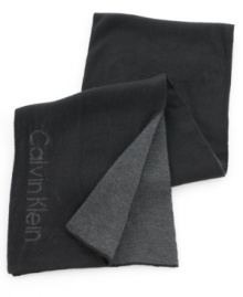 Wrap up in the sleek, sophisticated style of this timeless logo scarf from Calvin Klein.