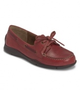 Thanks to their bronze metallic finish, Aerosoles' Velocity flats get a fresh new look. It's an unexpected-and fun!-twist for a classic, casual silhouette.