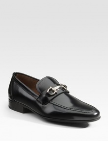 A new favorite in smooth, polished leather with double gancini accents. Leather lining Padded insole Rubber sole Made in Italy A new favorite in smooth, polished leather with double gancini accents. Leather lining Padded insole Rubber sole Made in Italy