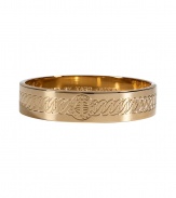 Whether you wear it alone or stacked up with other bracelets, Marc by Marc Jacobs engraved bangle lends a polished finish to every outfit - Chain and logo turnlock closure engraving - Slips on - Wear with everything from jeans and tees to smart cocktail dresses