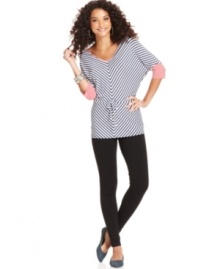 Kick back in Cha Cha Vente's striped top. Paired with leggings, it's the perfect weekend look!