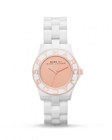 Glossy and gleaming, this MARC BY MARC JACOBS watch lends a timely air of luxe to your look.