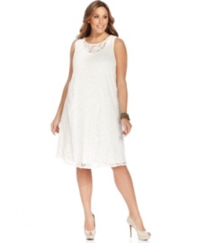 Get set for the holiday party circuit with Cha Cha Vente's sleeveless plus size dress, fashioned from alluring lace.