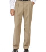 A cool, comfortable complement to any dressed-up look, these timeless dress pants from Club Room add plenty of versatility to your workweek wardrobe.
