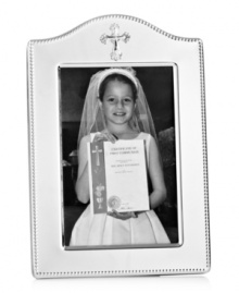 Cherish weddings, baptisms and other blessings in your life with the silver-plated Abbey picture frame from Reed & Barton. With an elegant cross and beaded edge, it's a meaningful gift to give and to get.