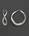 A twist on the classic hoop, these 14K. white gold earrings are luxe and modern.