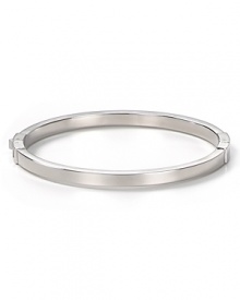 Keep it simple: MICHAEL Michael Kors' silver bangle perfects refined polish at your wrist. Worn solo or stacked, the slim bracelet shines on for perennial chic.