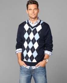 The perfect diamonds. Get the preppy look down pat with this argyle sweater from Tommy Hilfiger.