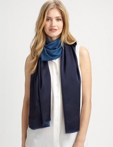 A two-tone style with baby fringe details. SilkAbout 25½ X 71Dry cleanMade in Italy A two-tone style with baby fringe details. SilkAbout 25½ X 71Dry cleanMade in Italy