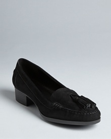 These luxe Lauren Ralph Lauren loafers feature moc stitching and stylish tassels, perfect for your workdays and weekends.