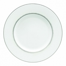 Silver Aster is an updated platinum banded pattern, with an iconic feathering detail. The pattern is a perfect blend of Wedgwood heritage and a contemporary design. Silver Aster is an updated platinum banded pattern, with an iconic feathering detail. The pattern is a perfect blend of Wedgwood heritage and a contemporary design.