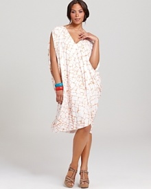 Work this season's pastel palette with this sorbet-hued Rachel Pally White Label Plus dress. A graphic print lends modern edge to the softly-hued silhouette.