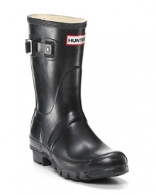 Short rubber rain boots with a legendary Hunter fit and comfort.