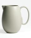 With a powdery matte finish and clean modern shapes, this dinnerware collection from renowned designer Vera Wang brings minimalism to the table with chic style. In three soft shades -- Chalk, Leaf and Graphite -- perfect for coordinating with any decor.