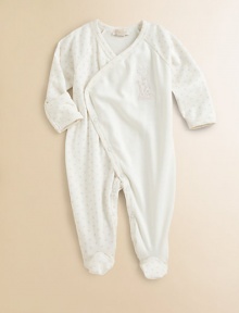 Polka dots and a cute giraffe appliqué make this precious, pima cotton one-piece a must-have for baby.V-neckLong sleeves with mitten cuffsFront crossover snapsBottom snapsPima cottonMachine washImported Please note: Number of snaps may vary depending on size ordered. 