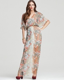 A lush watercolor print and billowy blouson bodice give this 1970s-inspired Alice + Olivia maxi dress boho-luxe appeal. Pair with rich jewel-tone platforms and a gold-tone bracelet for the ultimate rich hippie look.