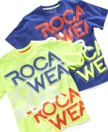 Brighten up his daily rotation with this flashy tee from Rocawear. Brighten up his daily rotation with this flashy tee from Rocawear.