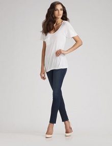 Classic 10 skinny-leg stretch cotton revamped with a cropped, ankle-skimming length.THE FITVery fitted from waist to hem Rise, about 7½ Inseam, about 29 THE DETAILSZip fly Five-pocket style Plain back patch pockets Cotton/spandex; machine wash Made in USA