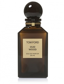 An exotic rosewood and cardamom, blended with exuberant Chinese pepper, envelop the wearer in warmth. Eventually, the center exposes a smokey blend of rare oud wood, sandalwood and vetiver. Finally, the creamy scents of tonka bean, vanilla and amber are revealed. An exotic rosewood and cardamom, blended with exuberant Chinese pepper, envelop the wearer in warmth. Eventually, the center exposes a smokey blend of rare oud wood, sandalwood and vetiver. Finally, the creamy scents of tonka bean, vanilla and amber are revealed.