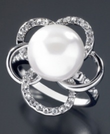 A girl's gotta look good. This glamorous GUESS ring features crystal accents and a large glass pearl set in silvertone mixed metal. Size 7.