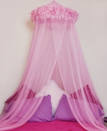 Fit for your little princess, the Feather Boa bed canopy brings a glamorously regal touch to any room with its layered mosquito netting and chic boa at top, all in a sugary sweet pink shade. Fit for your little princess, the Feather Boa bed canopy brings a glamorously regal touch to any room with its layered mosquito netting and chic boa at top, all in a sugary sweet pink shade.