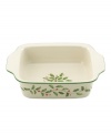 Bake it merry. With a holly motif to match the beloved Holiday dinnerware from Lenox, this small square baker is ideal for serving fruit crisps and roasted veggies.