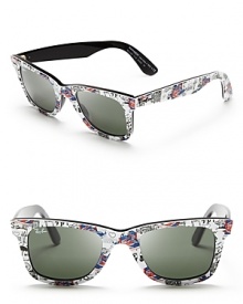 Hail to the queen: these Ray-Ban Wayfarer sunglasses feature a London-themed print that will have all eyes on you.