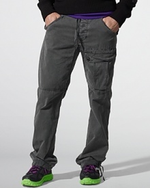 The Reverie pant, expertly tailored in durable woven cotton twill, exudes superior athletic style with a contrasting ribbed waistband and a drawcord hem. The Reverie pant, expertly tailored in durable woven cotton twill, exudes superior athletic style with a contrasting ribbed waistband and a drawcord hem.