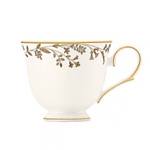 The luscious chocolate and gold motif of Golden Bough is a glamorous addition to the dinner table. Bold and alluring, each piece is graced with the delicate design of golden leaves. The very romantic twirl of the vine and leaves showcases Lenox artistry at its finest.