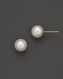 Elegant Akoya pearls, set in 14K. yellow gold.