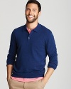 A sophisticated polo design in decadent cashmere expresses your taste for classic luxury.