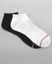 Cropped short for minimal visibility, these Tommy Hilfiger shoe socks are the ideal complement to a sports or running shoe. The sock even has moisture management capabilities for an optimum workout experience. Cropped short for minimal visibility, these Tommy Hilfiger shoe socks are the ideal complement to a sports or running shoe. The sock even has moisture management capabilities for an optimum workout experience.