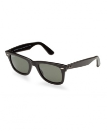 The Ray-Ban® Wayfarer® is simply the most recognizable style in sunglasses. The distinct shape is paired with the traditional Ray-Ban signature logo on the sculpted temples. After its initial design in 1952, the Ray-Ban Wayfarer quickly endeared itself to Hollywood filmmakers, celebrities, musicians and artists, solidifying its iconic status for years to come. The Ray-Ban® Wayfarer® is simply the most recognizable style in sunglasses. The distinct shape is paired with the traditional Ray-Ban signature logo on the sculpted temples. After its initial design in 1952, the Ray-Ban Wayfarer quickly endeared itself to Hollywood filmmakers, celebrities, musicians and artists, solidifying its iconic status for years to come.