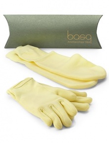 A revolutionary gel technology where hands and feet are wrapped in mineral, antioxidants, vitamins and essential oils including avocado, grape seed, jojoba and olive oil, vitamin E and green tea. The powerful blend of essential oils, antioxidants and vitamins works as a triple treatment to keep hands and feet soft, supple and toned. A revolutionary gel technology where hands and feet are wrapped in mineral, antioxidants, vitamins and essential oils including avocado, grape seed, jojoba and olive oil, vitamin E and green tea. The powerful blend of essential oils, antioxidants and vitamins works as a triple treatment to keep hands and feet soft, supple and toned.