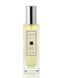 Reminiscent of the scent of limes carried on a Caribbean sea breeze, Lime Basil & Mandarin has become a modern classic for men and women. Fresh limes and zesty mandarins are undercut by peppery basil and aromatic white thyme in this alluring signature blend. Reminiscent of the scent of limes carried on a Caribbean sea breeze, Lime Basil & Mandarin has become a modern classic for men and women. Fresh limes and zesty mandarins are undercut by peppery basil and aromatic white thyme in this alluring signature blend.