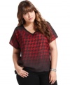 Make a stylish statement this season with Eyeshadow's short sleeve plus size top, showcasing a houndstooth print.