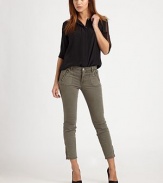 Sleek stretch twill cropped just above the ankle and finished with chic zippers at the hem.THE FITSkinny fitMedium rise, about 8Inseam, about 26THE DETAILSZip flyFive-pocket style98% cotton/2% LycraMachine washMade in USA of imported fabricModel shown is 5'8½ (174cm) wearing US size 4.