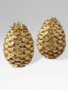 Beautiful salt-and-pepper set is exquisitely adorned with CRYSTALLIZED - Swarovski Elements for a festive table arrangement. Goldplated Gift boxed Imported Beautiful salt-and-pepper set is exquisitely adorned with CRYSTALLIZED - Swarovski Elements for a festive table arrangement. Goldplated Gift boxed Imported
